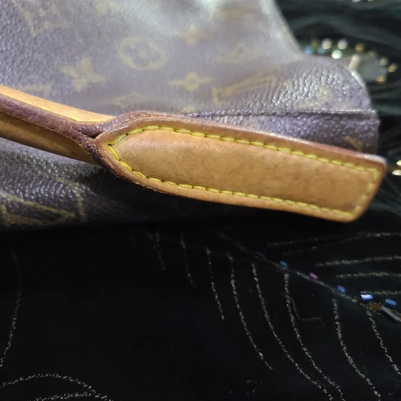 Louis Vuitton GM Looping Bag - Picture 16 of 16